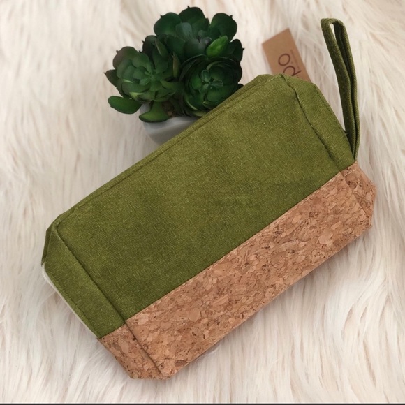 NWT- “ Time Place Occasion” Canvas/Cork Cosmetic Bag - Picture 3 of 4